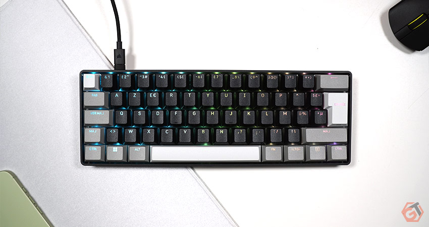 Le clavier présente un format compact à 60%