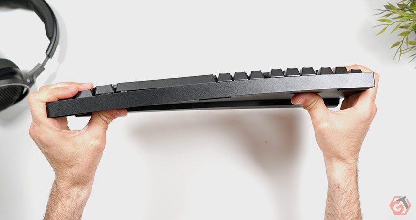 Le châssis du clavier est conçu en plastique