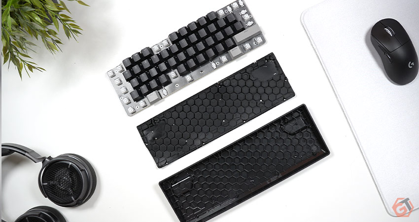 Le clavier dispose d'un couche en silicone pour améliorer l'acoustique