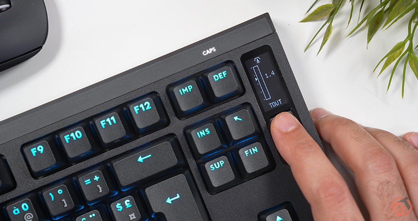 Ecran OLED pour configurer le clavier sans logiciel